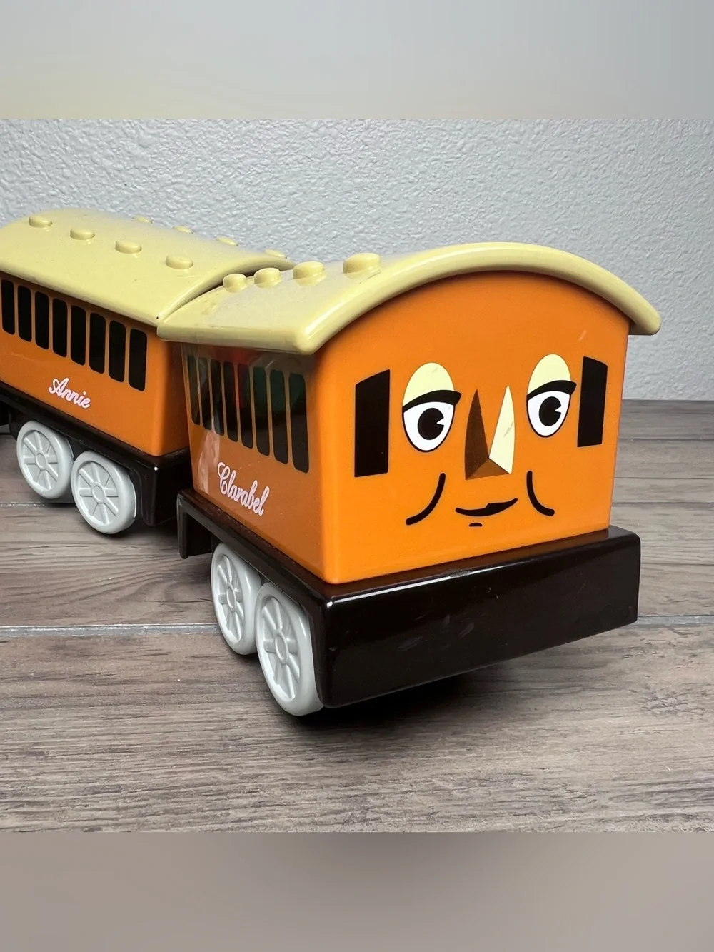 Vintage‎ 1998 TOMY Thomas & Friends Pull-Along Train Toy Set Annie Clarabel